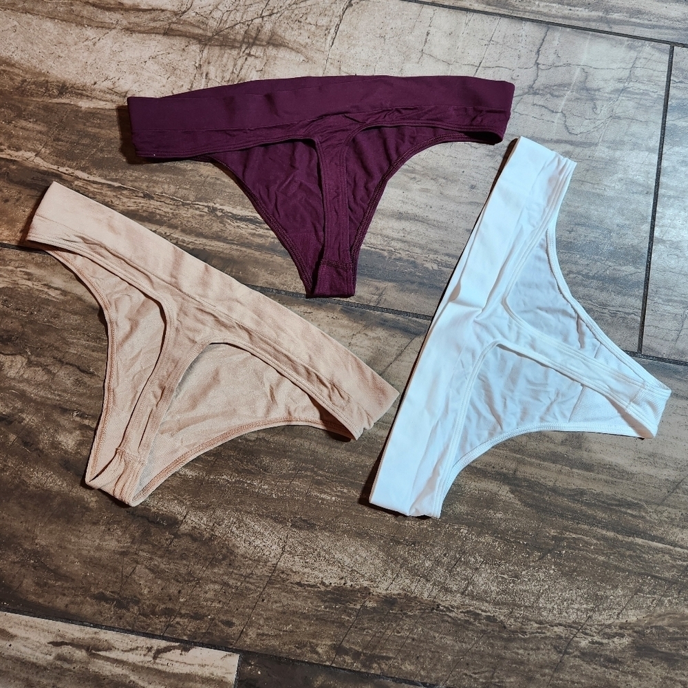 NWT Victoria's Secret Bundle: 3 New Thongs - Size XL - Picture 5 of 5